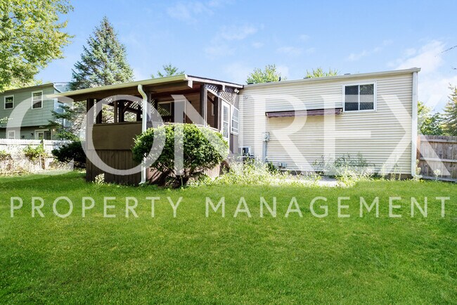 Building Photo - Lovely Tri-Level Home