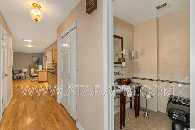 Building Photo - 1577 E Tomahawk Dr