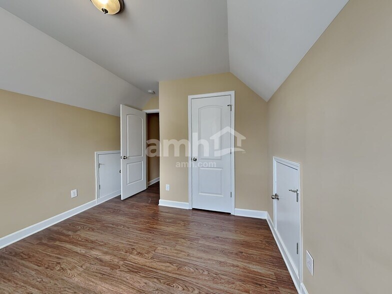 Building Photo - 1935 Shillington Dr