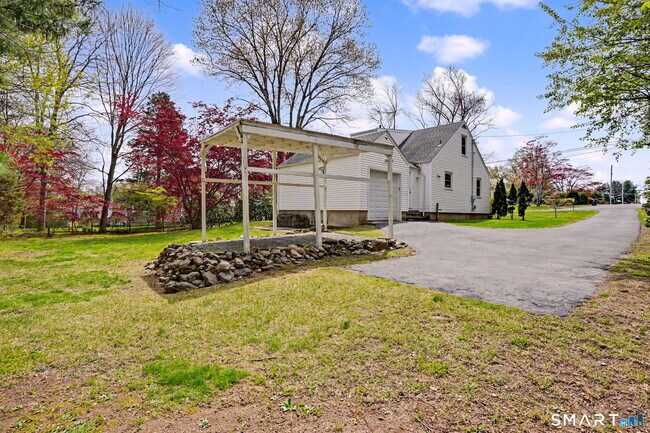 Building Photo - 32 Crescent Dr