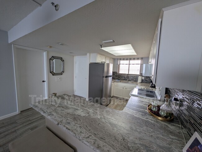 Building Photo - 6009 Sea Ranch Dr