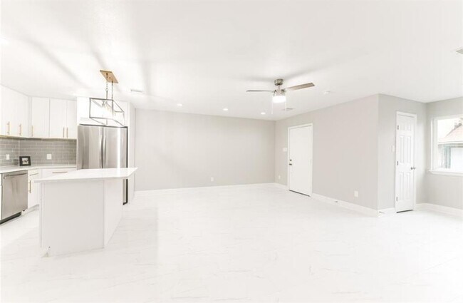 Building Photo - 5763 Easthampton Dr