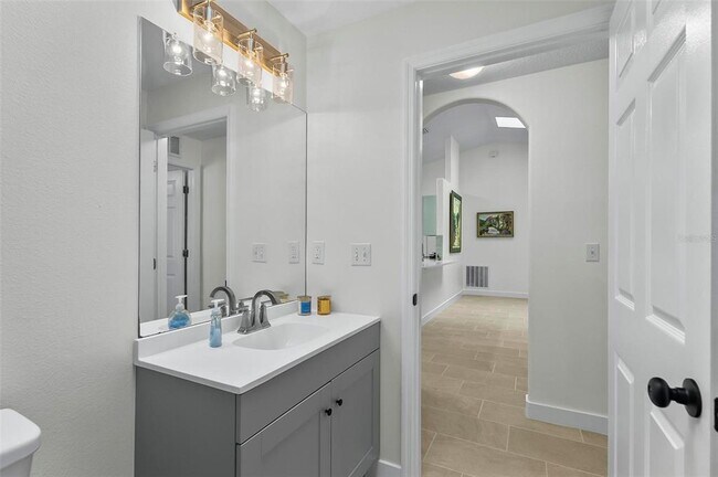 Building Photo - 64 Radcliffe Dr