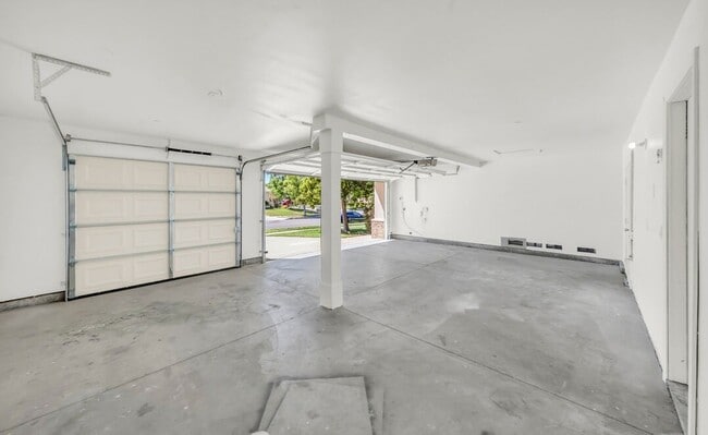 Building Photo - 1122 Alpine Ct