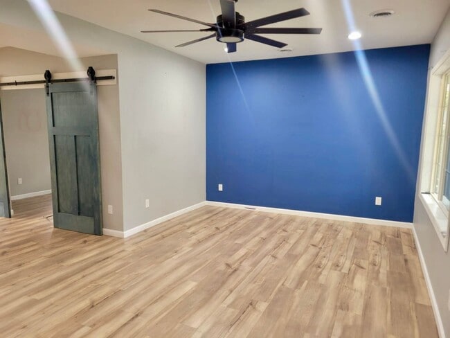 Building Photo - Bright, Modern, and Beautifully Updated 3 ...