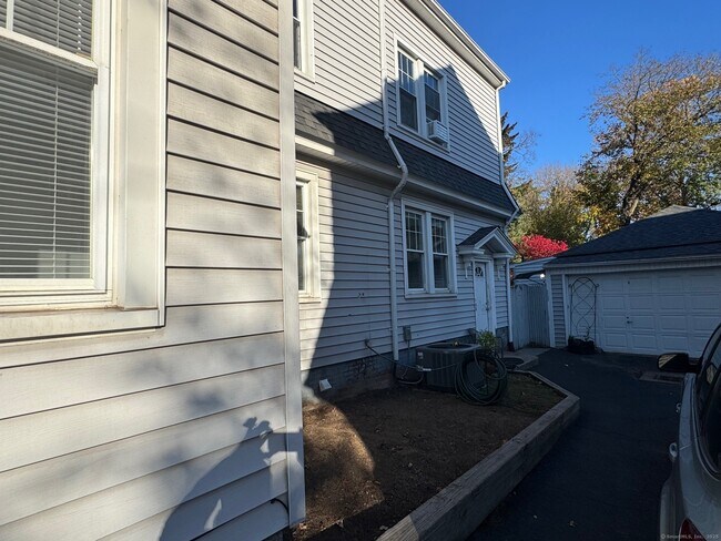 Building Photo - 1253 Forest Rd