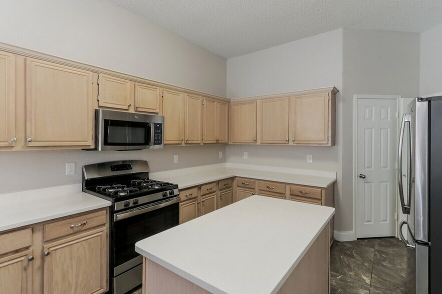 Building Photo - 2524 Hackberry Creek