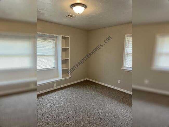Building Photo - 2000 Lanesboro Dr