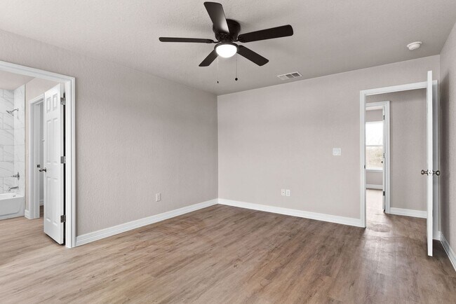 Building Photo - 804 White Meadow Ln