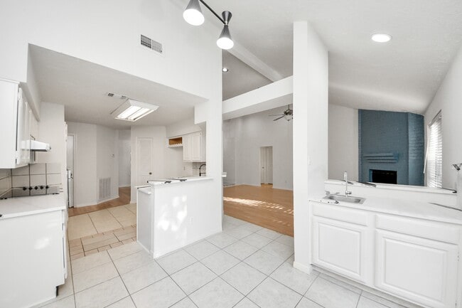 Building Photo - 3611 Bee Bayou Ln