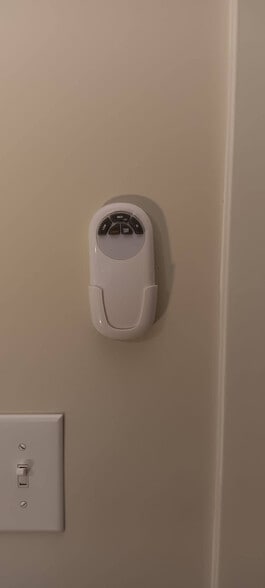 Building Photo - Room in House on Foxcroft Dr