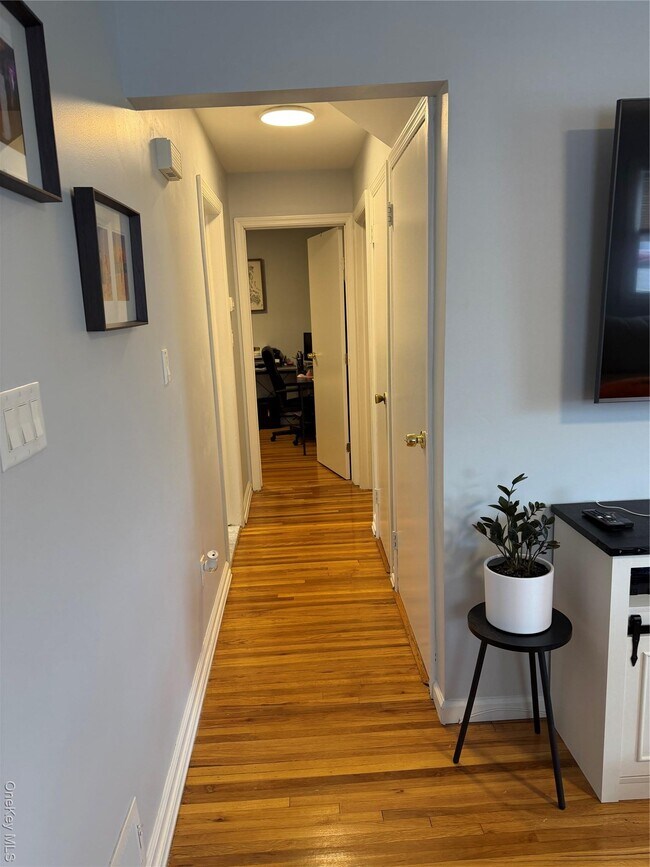 Building Photo - 222 Colonial Ave