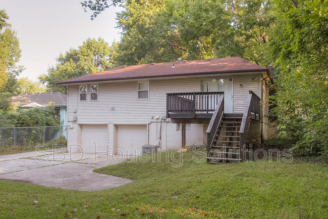 Building Photo - 11951 Sycamore Ave