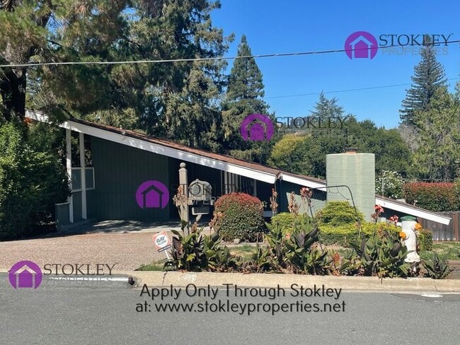 Building Photo - 137 Donna Maria Way