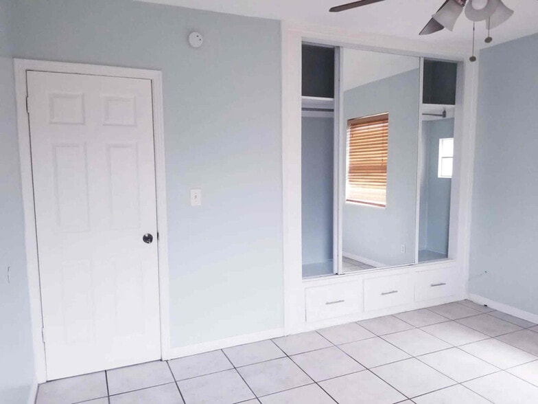 Building Photo - 6624 5th Ave N