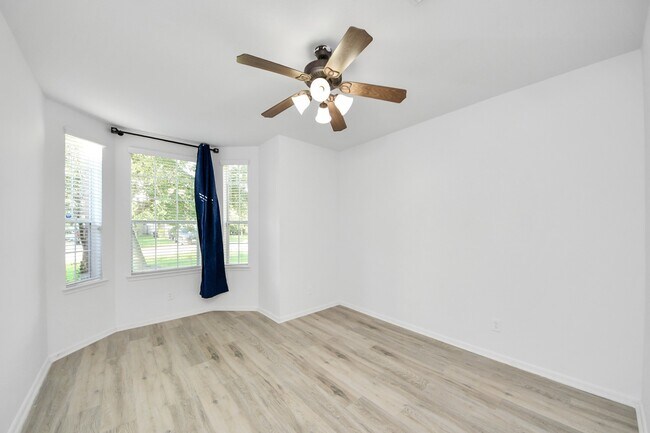 Building Photo - 21738 Sierra Long Dr