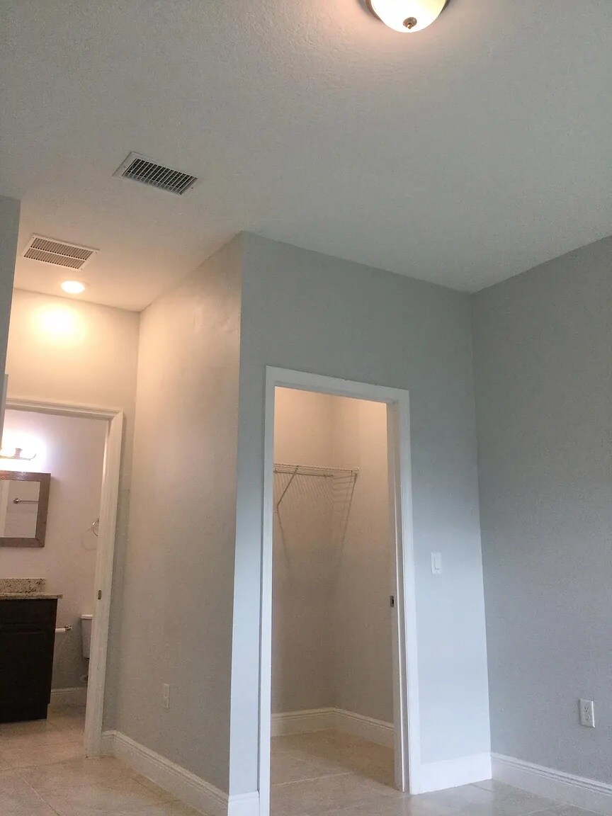 Building Photo - 702 Bluebill Pl