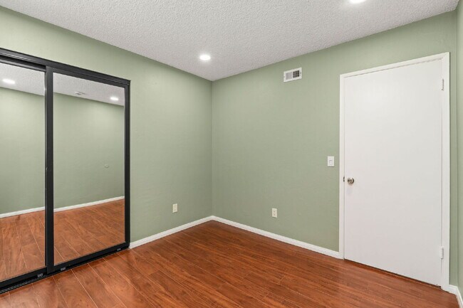 Building Photo - Spacious 3BR Retreat in the Heart of Cherokee Point