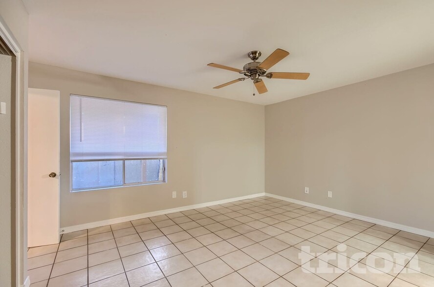 Building Photo - 13605 N 24th Ave