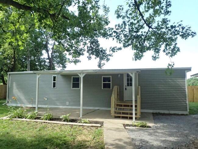 Building Photo - 230 Happy Hollow Ln