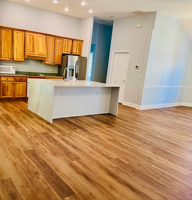 Building Photo - 50 Grove End Rd