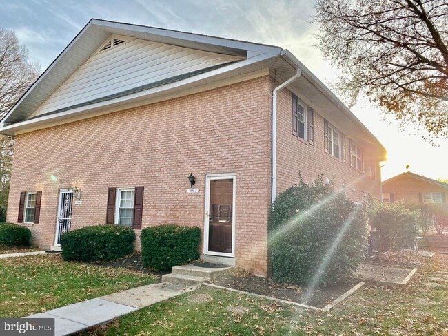 Building Photo - 8864 Walutes Cir