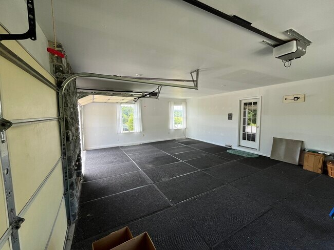 Building Photo - 1281 Stony Hill Rd