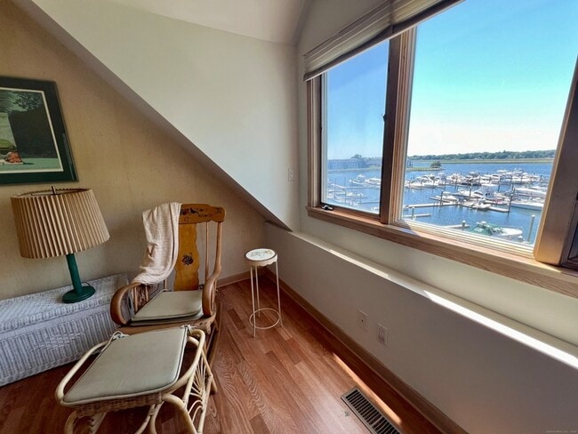 Building Photo - 131 Popes Island Rd