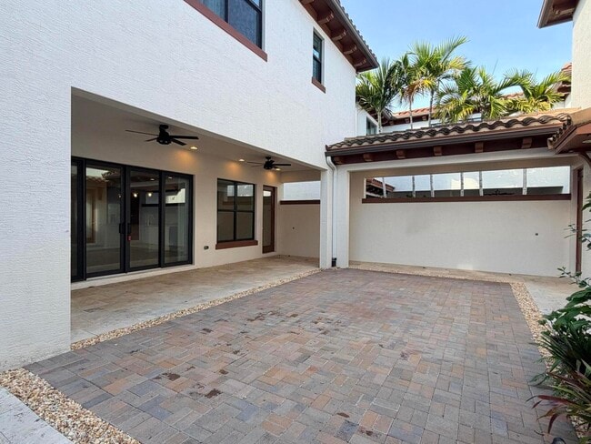 Building Photo - 2074 Dickens Terrace