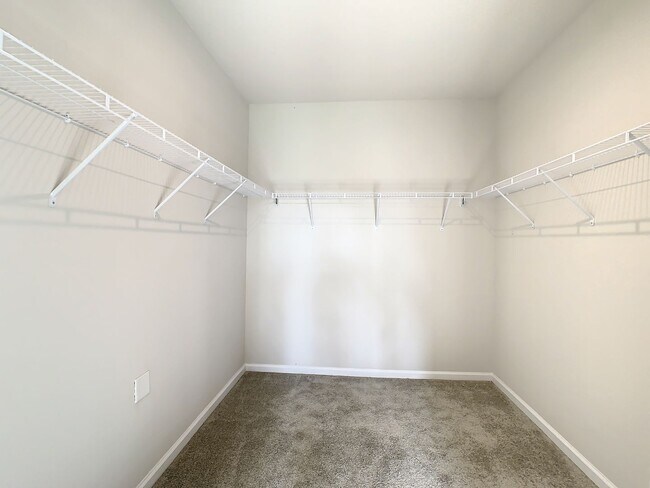 Building Photo - Villa Home in West Port - 3/2/2 close to s...