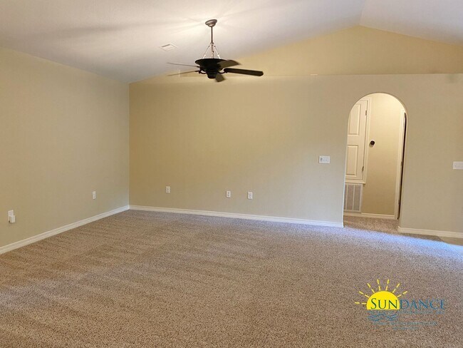 Building Photo - Stunning 4 Bedroom Home in Navarre