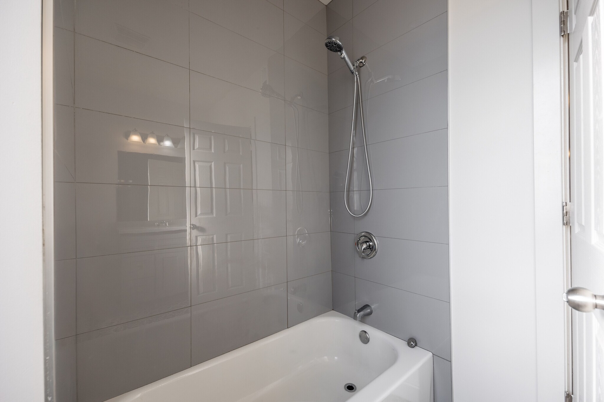 Building Photo - 3135 N Oakley Ave