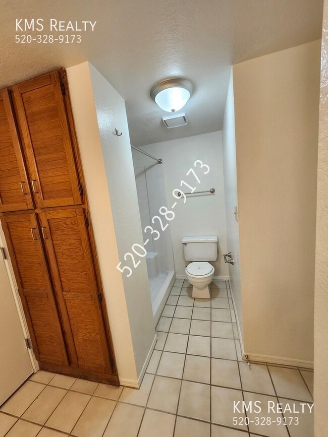 Building Photo - 56 N Camino Imagen