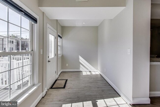 Building Photo - 317 Todd Pl NE