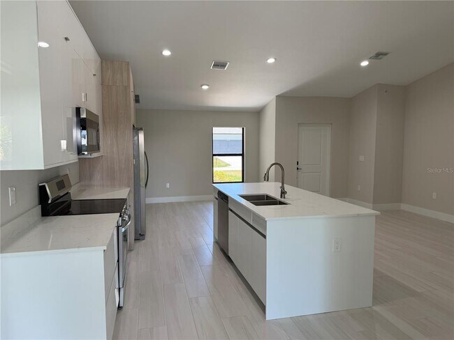 Building Photo - 23367 Mayville Ave