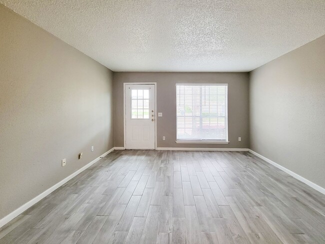 Building Photo - Welcome to This Charming Townhome Nestled ...