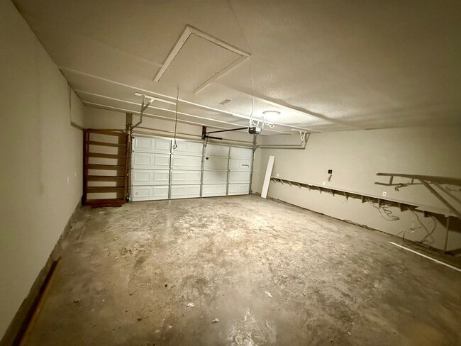 Building Photo - 3200 Meador Rd