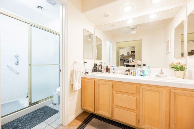 Building Photo - Summerlin - Single Story Townhome -
