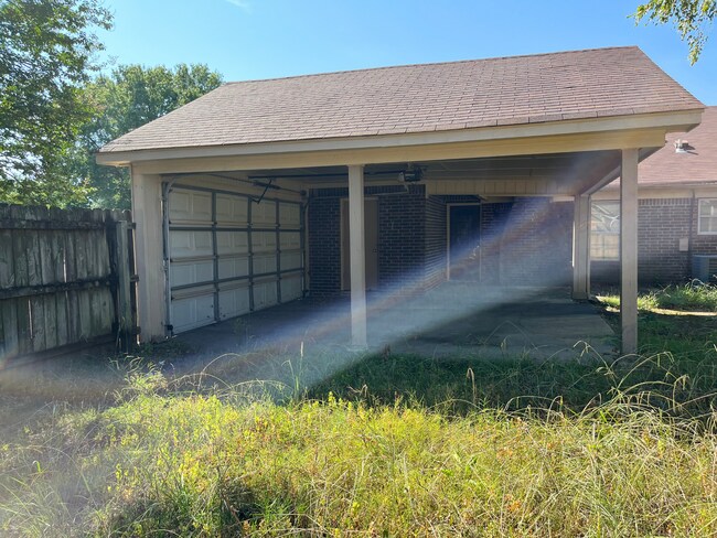 Building Photo - 6959 Tulip Trail Dr