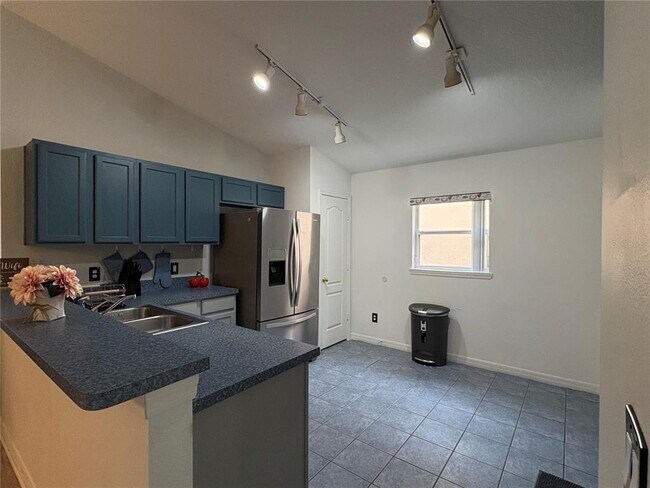 Building Photo - 893 Sandy Ridge Dr