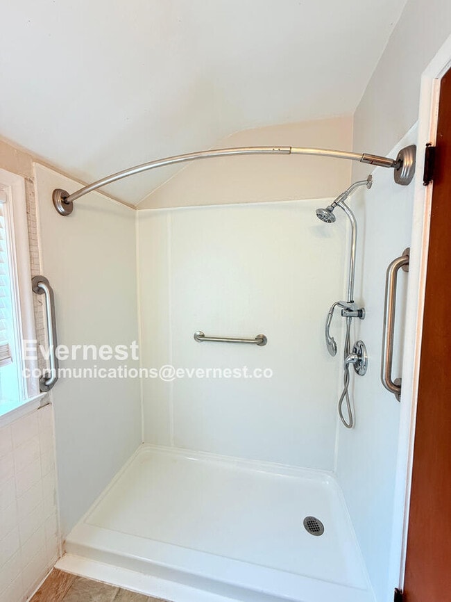 Building Photo - 3852 Wallwerth Dr