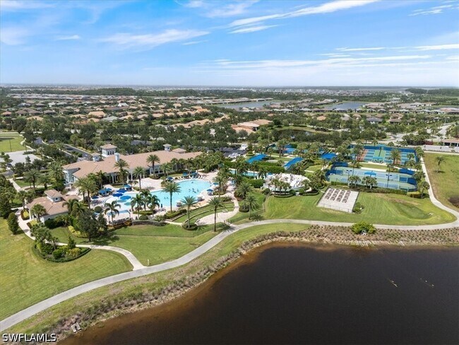 Building Photo - 6140 Victory Dr