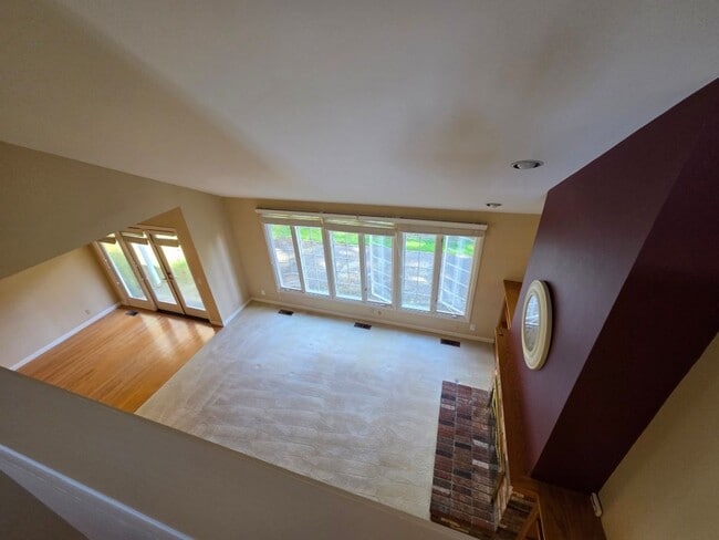 Building Photo - 4Bd/2.5Ba Bellevue House