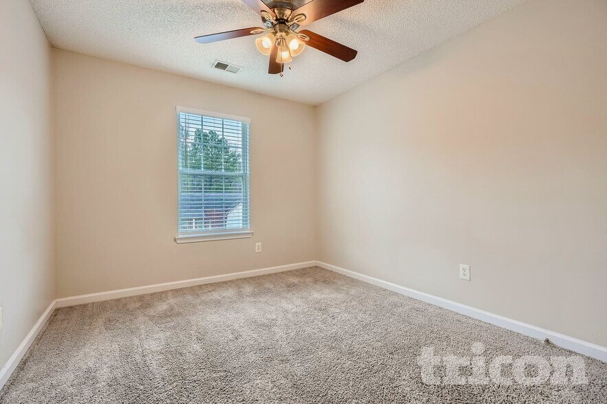 Building Photo - 3160 Brookfield Dr SW