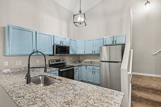 Building Photo - "Charming 2-Bed Condo with 980 Sq Ft of Comfort in Littleton!"