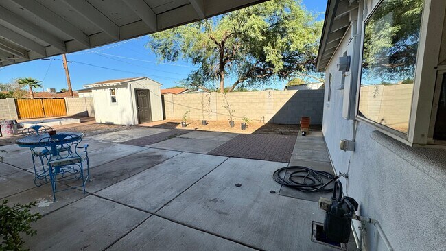 Building Photo - Renovated 4 Bedroom, 2 Bathroom Home in a Prime Phoenix Location!
