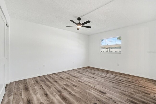 Building Photo - 8828 Bay Pointe Dr