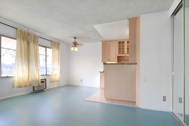 Building Photo - 250 Linden Ave