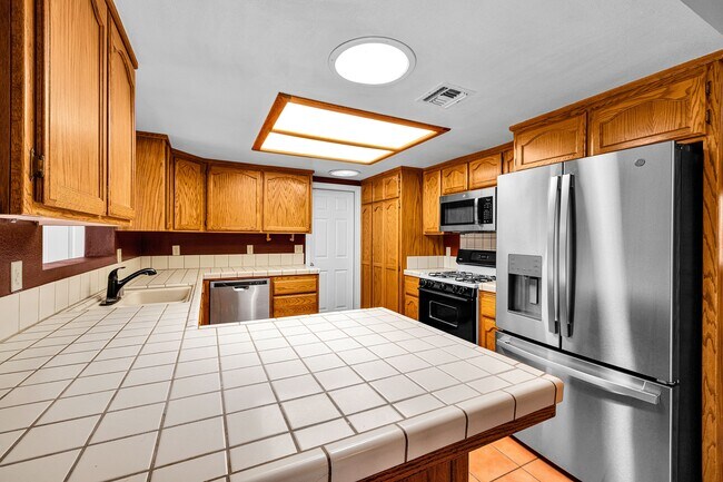 Building Photo - 57815 Desert Gold Dr