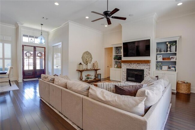 Building Photo - 306 Palermo Dr